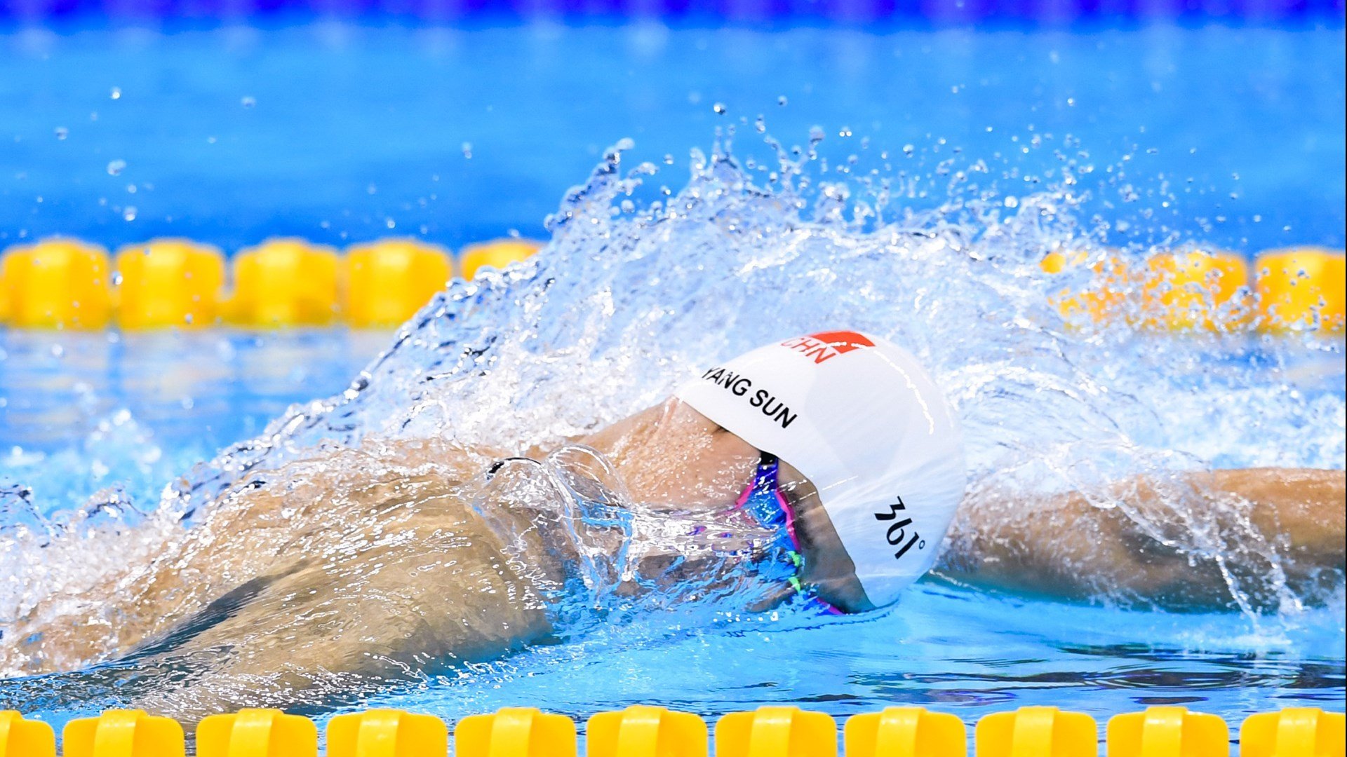 _国际耐力赛：跑者挑战极限距离_，耐力跑及格线成绩